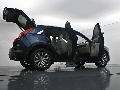 Used 2021 Cadillac XT4 Premium Luxury AWD/4WD image 43