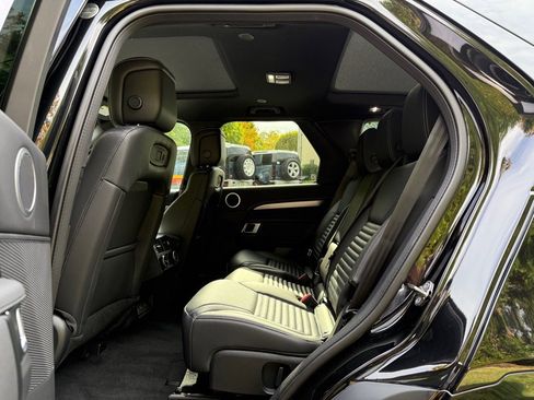 New 2025 Land Rover Discovery Dynamic SE image 11