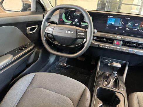 Used 2025 Kia K4 LXS FWD image 34
