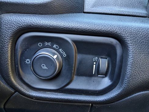 Used 2021 RAM 2500 Tradesman w/ Chrome Appearance Group image 40