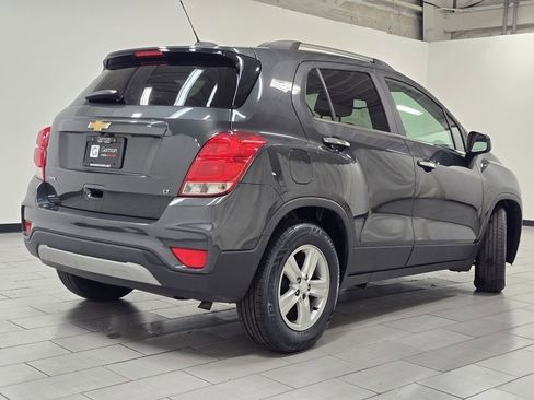 Used 2020 Chevrolet Trax LT w/ LT Convenience Package image 13