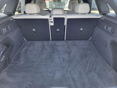 Used 2024 Mercedes-Benz GLC 300 4MATIC image 12