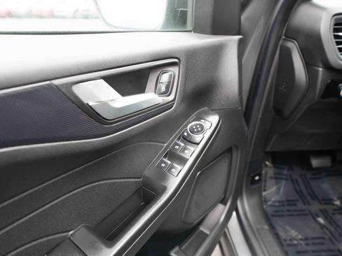 Used 2025 Ford Escape ST-Line w/ Cold Weather Package image 7