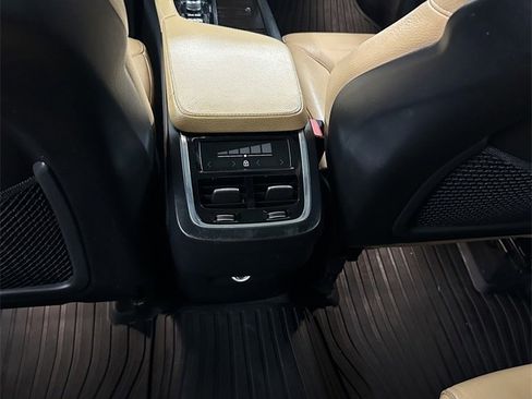 Used 2018 Volvo XC90 T6 Momentum w/ Convenience Package image 24