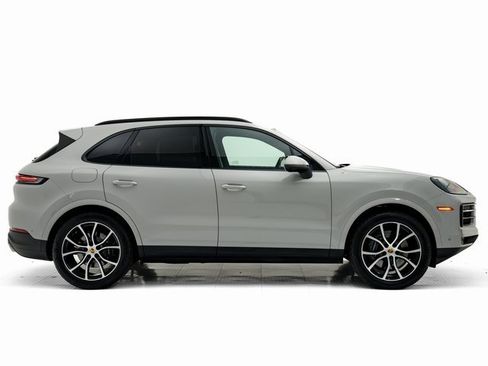 Certified 2025 Porsche Cayenne image 33