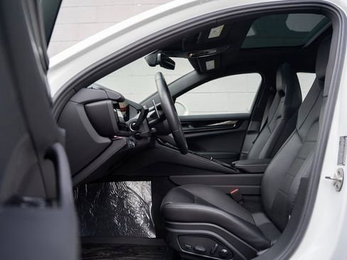 Certified 2025 Porsche Panamera 4 image 17
