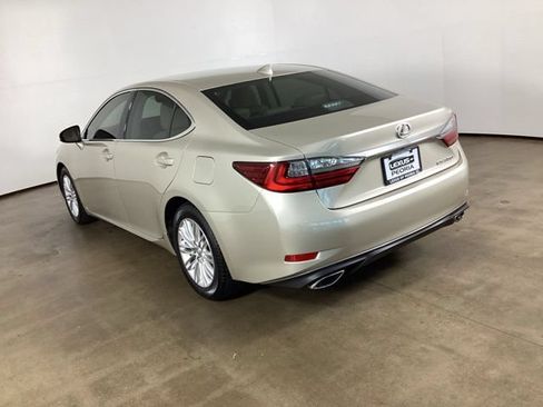 Used 2016 Lexus ES 350 w/ Premium Package w/Wood Trim FWD image 7