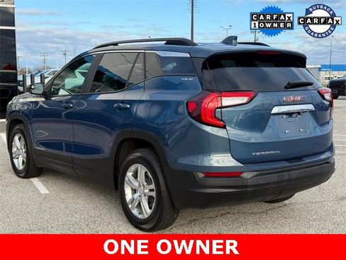 Used 2024 GMC Terrain SLE w/ Driver Convenience Package image 3
