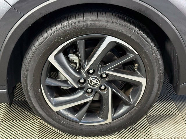 Used 2022 Toyota C-HR Limited FWD image 14