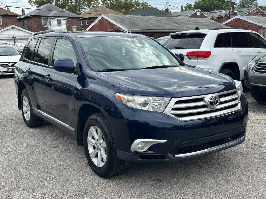 Used 2013 Toyota Highlander Plus AWD/4WD image 1