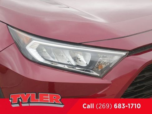 Used 2021 Toyota RAV4 XLE w/ Convenience Package AWD/4WD image 10