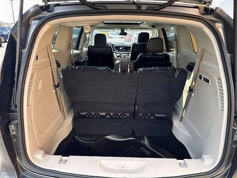 Used 2020 Chrysler Pacifica Limited FWD image 17