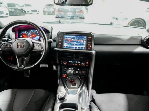 Used 2020 Nissan GT-R Premium image 13