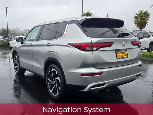 Used 2024 Mitsubishi Outlander SE image 3