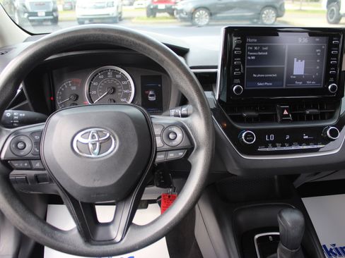 Used 2020 Toyota Corolla LE FWD image 14