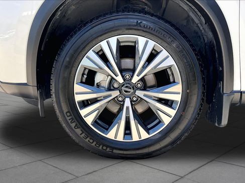 Certified 2023 Nissan Rogue SV FWD image 11