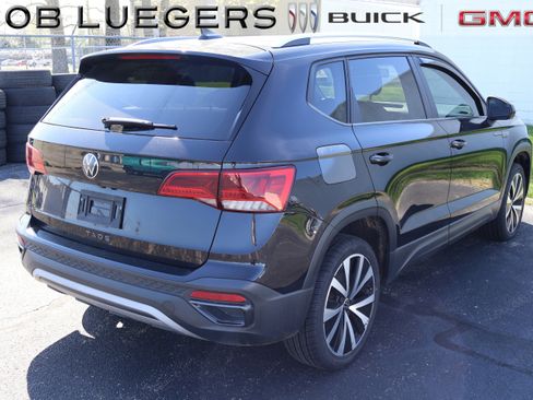 Used 2022 Volkswagen Taos SE image 4