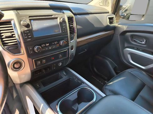 Used 2018 Nissan Titan SL w/ Chrome Package RWD image 19