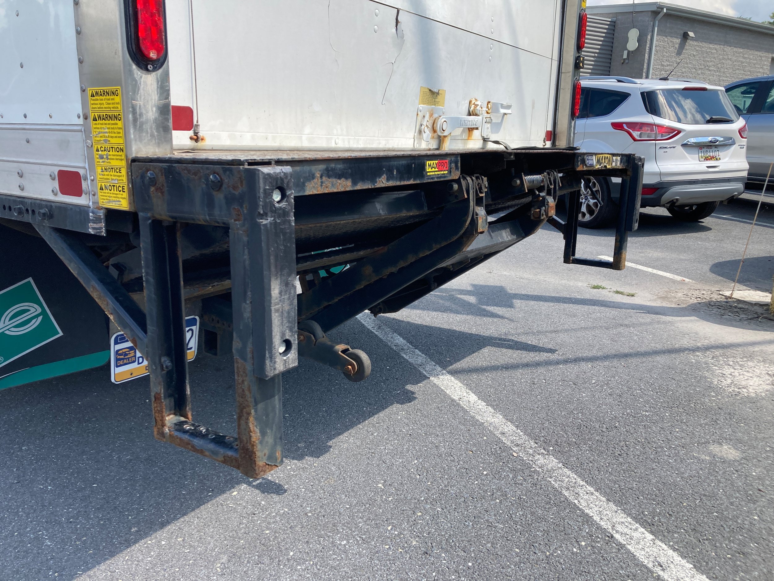 Used 2021 Isuzu NPR RWD image 5