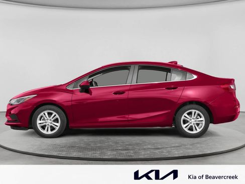 Used 2017 Chevrolet Cruze LT w/ Convenience Package FWD image 3
