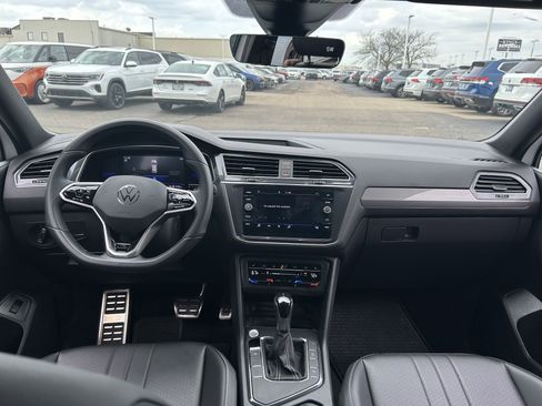 Certified 2022 Volkswagen Tiguan SE R-Line image 9