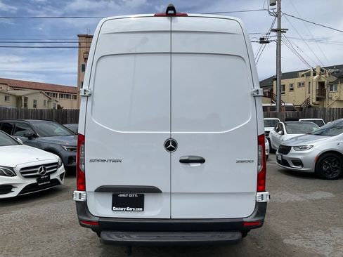 Used 2022 Mercedes-Benz Sprinter 2500 image 4