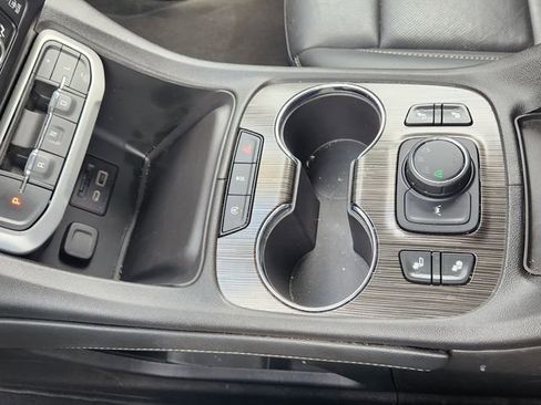 Used 2023 GMC Acadia SLT image 21