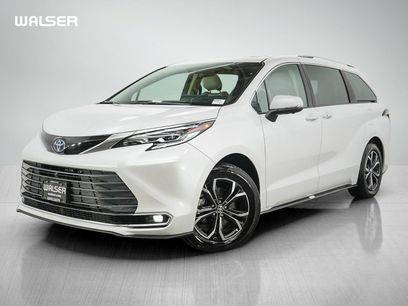Used 2025 Toyota Sienna Platinum