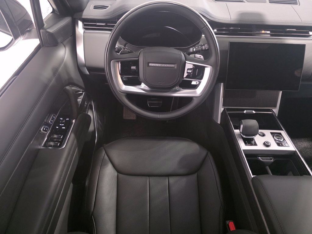 New 2027 Land Rover Range Rover Long Wheelbase SE AWD/4WD image 19