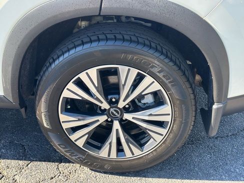 Used 2023 Nissan Rogue SV w/ SV Premium B Package image 6