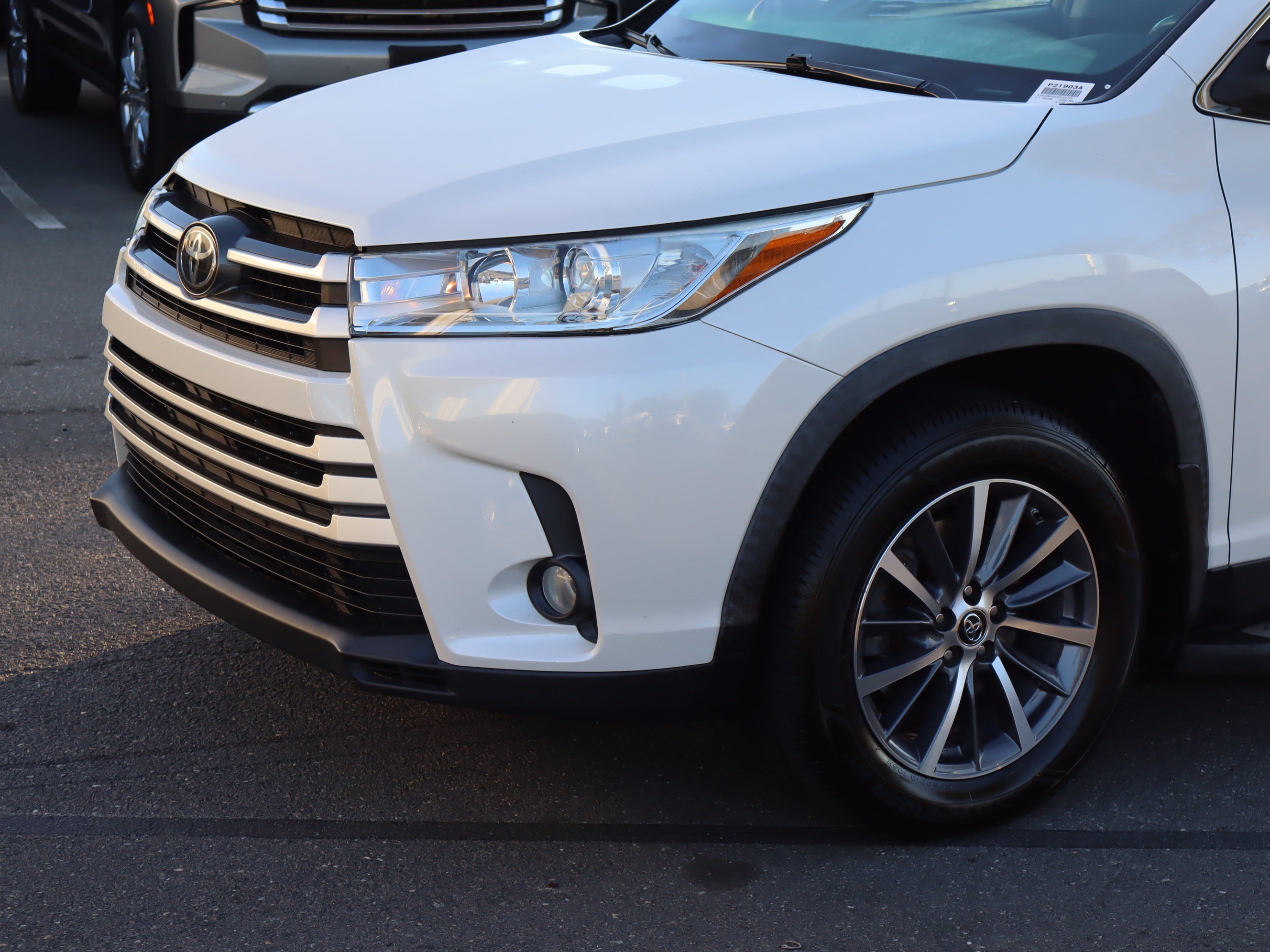 Used 2019 Toyota Highlander XLE AWD/4WD image 6