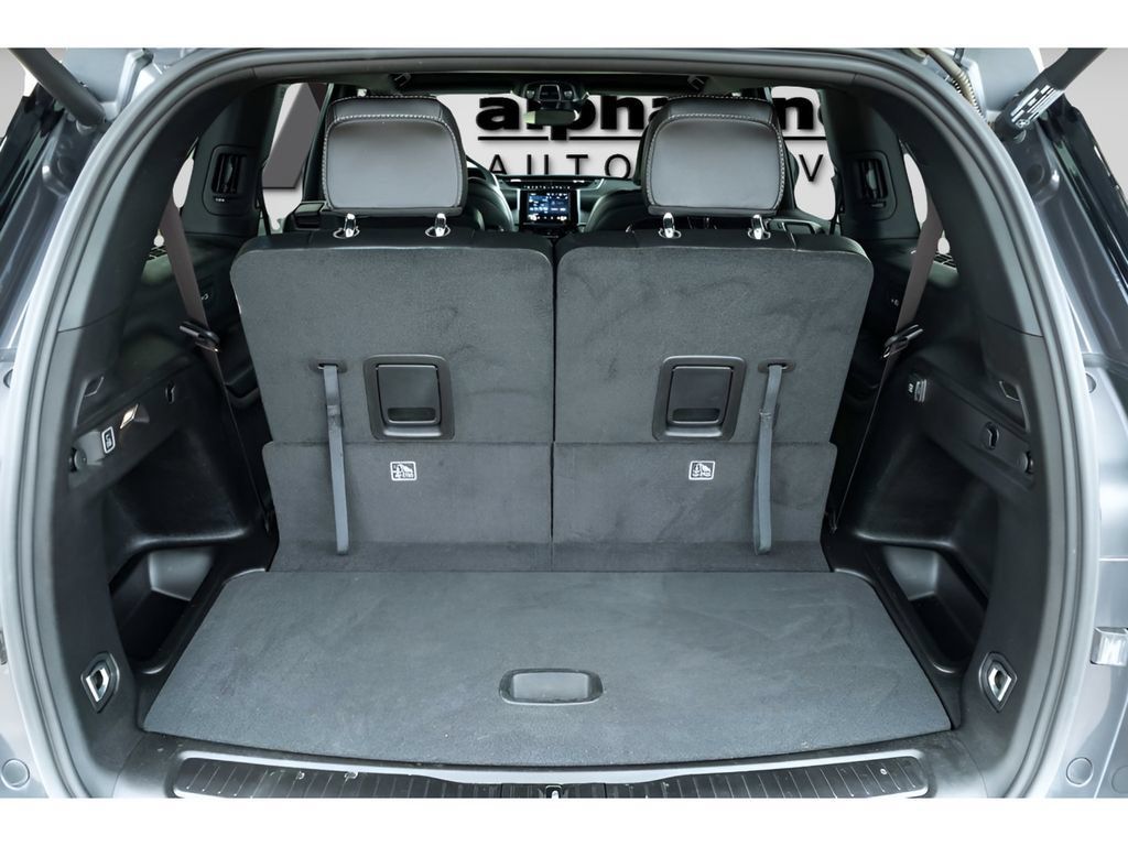 Used 2024 Jeep Grand Cherokee L Laredo RWD image 9