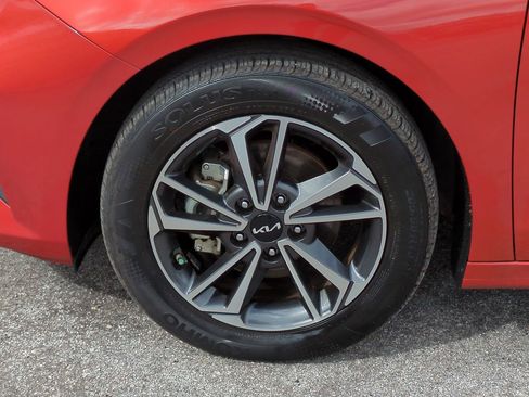 Certified 2022 Kia Forte LXS w/ LXS Technology Package image 11