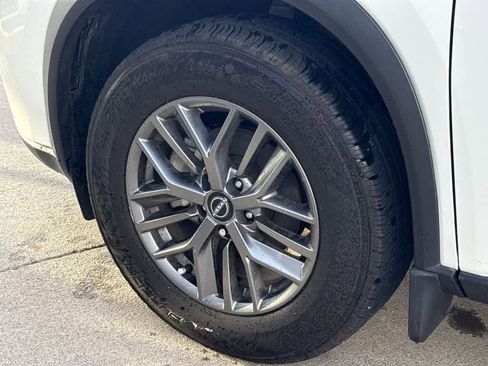 Used 2024 Nissan Rogue S image 9