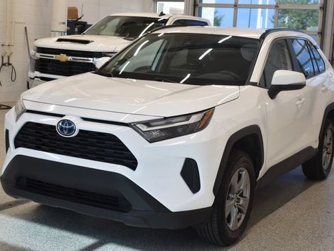 Used 2024 Toyota RAV4 LE AWD/4WD image 9