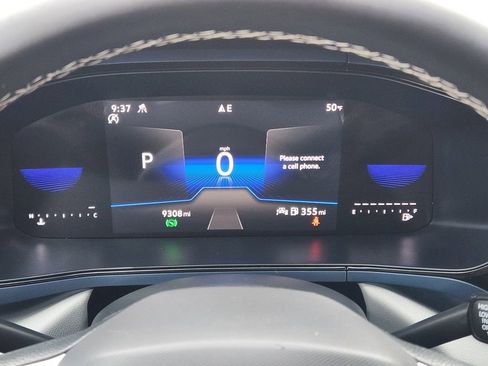 Certified 2024 Volkswagen Taos SE image 17