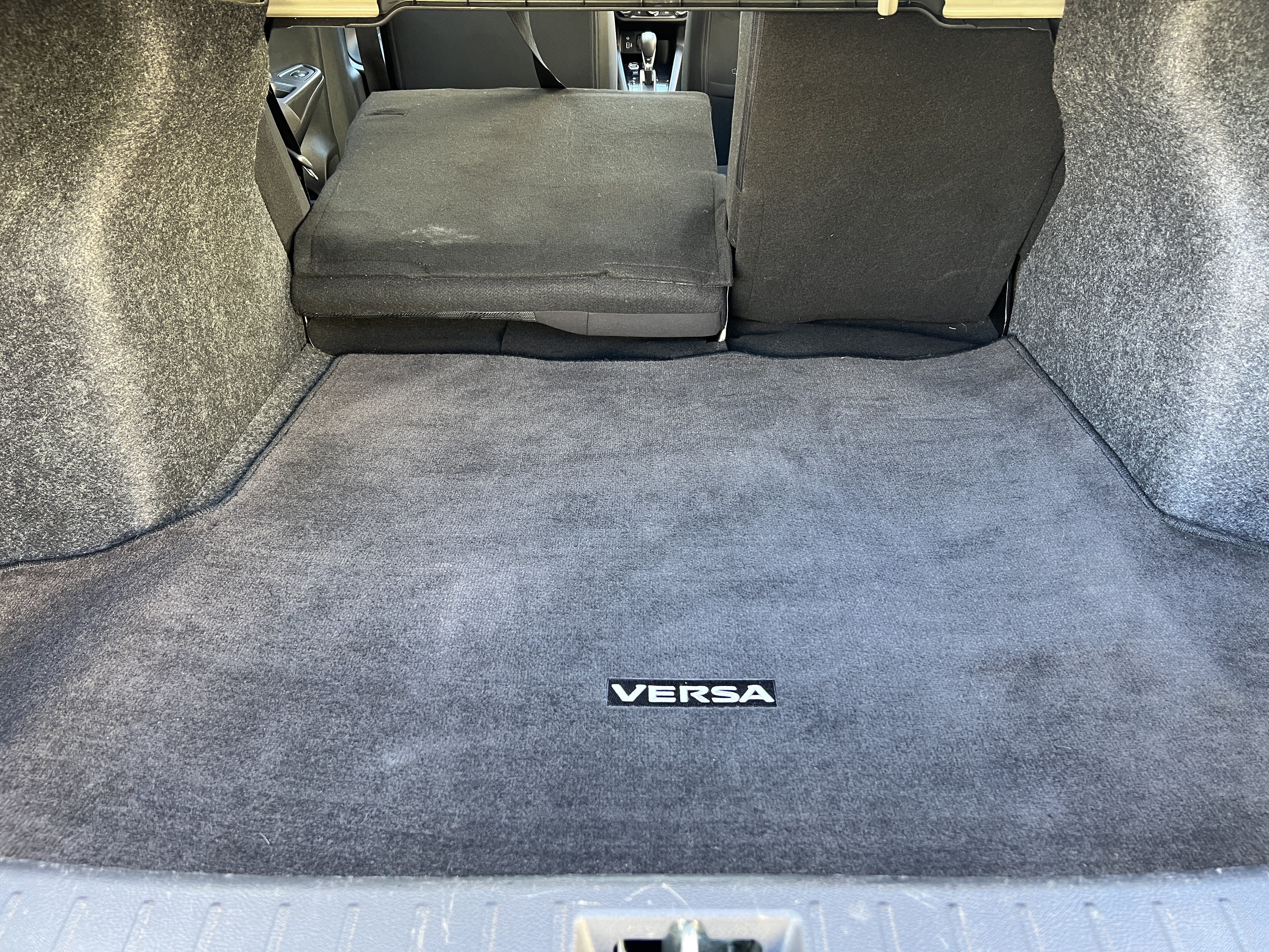 Used 2021 Nissan Versa SV FWD image 19