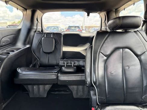 Used 2019 Chrysler Pacifica Limited w/ Advanced Safetytec Group FWD image 21