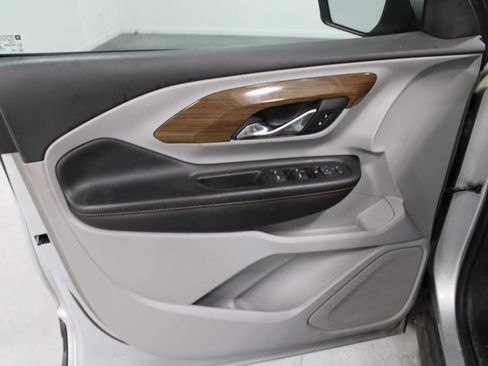 Used 2018 GMC Terrain SLE FWD image 17