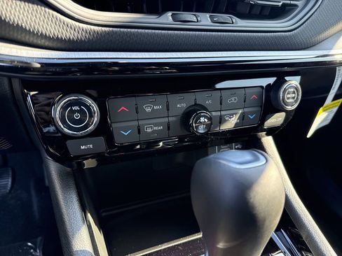 New 2026 Jeep Compass Trailhawk w/ Sun, Sound & Navigation Group image 36