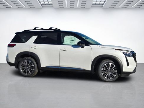 New 2026 Nissan Pathfinder Platinum w/ Cargo Package FWD image 3