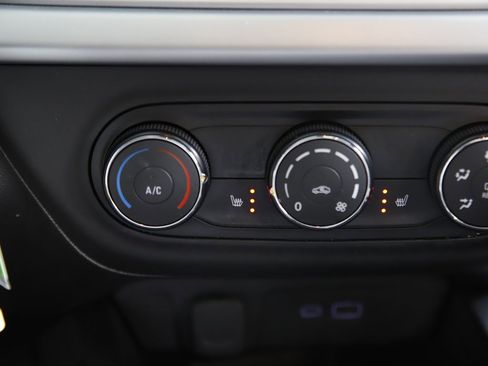 Used 2024 Chevrolet Trax LS w/ LS Convenience Package image 18