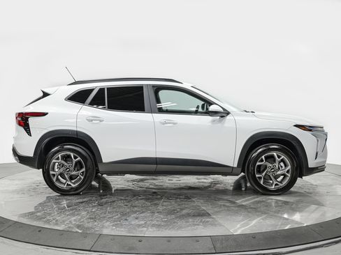 Used 2024 Chevrolet Trax LT FWD image 10