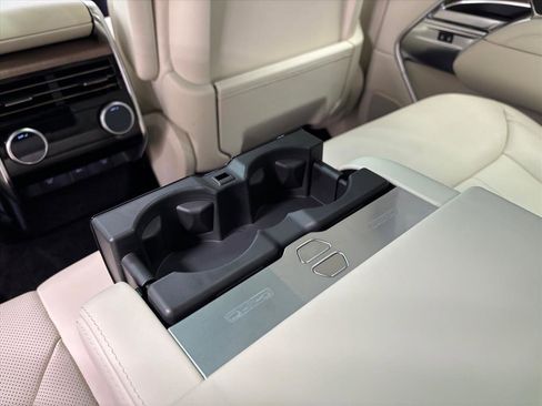 Used 2023 Land Rover Range Rover SE image 25