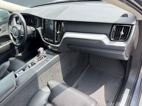 Used 2019 Volvo XC60 T5 Momentum w/ Premium Package FWD image 28