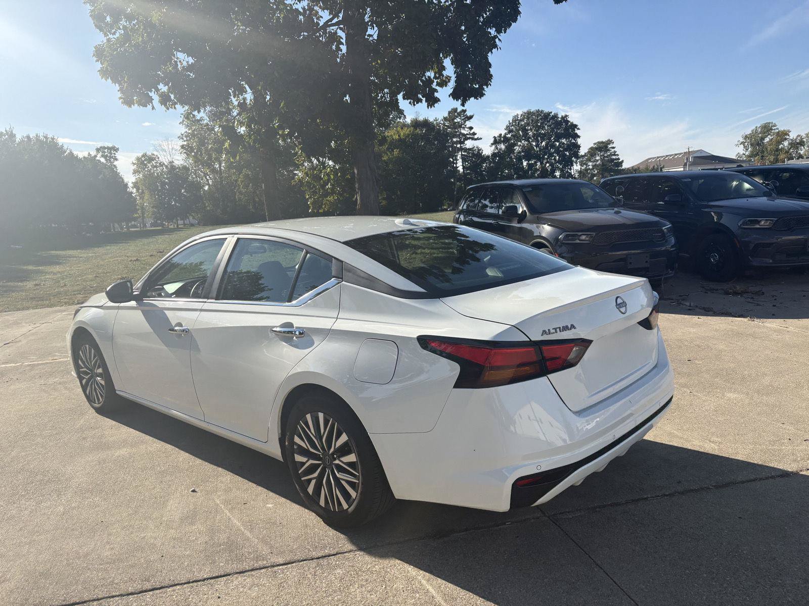 Used 2025 Nissan Altima 2.5 SV FWD image 33