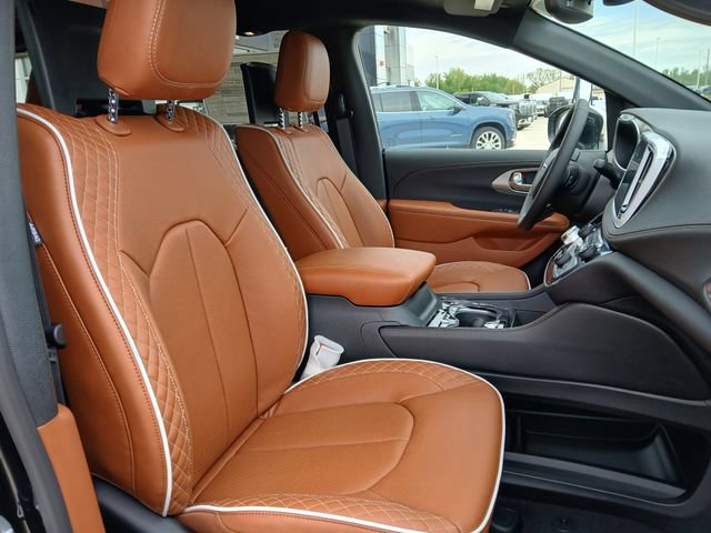 New 2026 Chrysler Pacifica Pinnacle AWD/4WD image 15