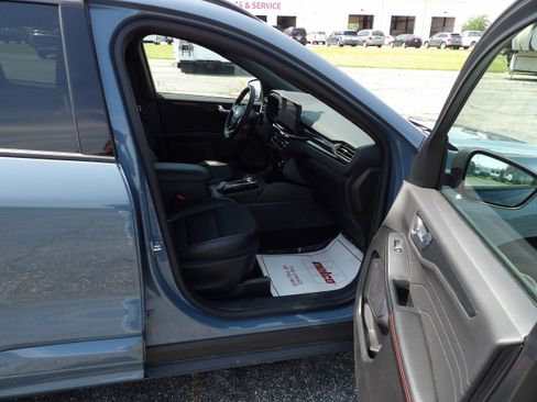 Used 2023 Ford Escape ST-Line w/ Tech Pack #1 image 9
