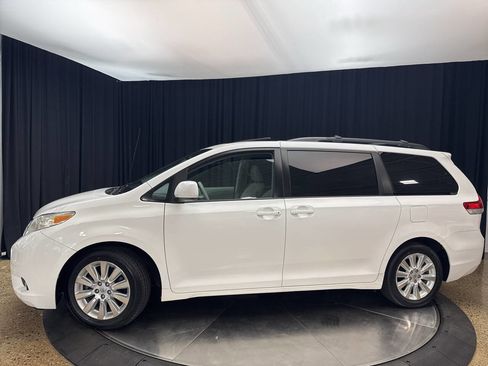 Used 2011 Toyota Sienna XLE AWD/4WD image 3