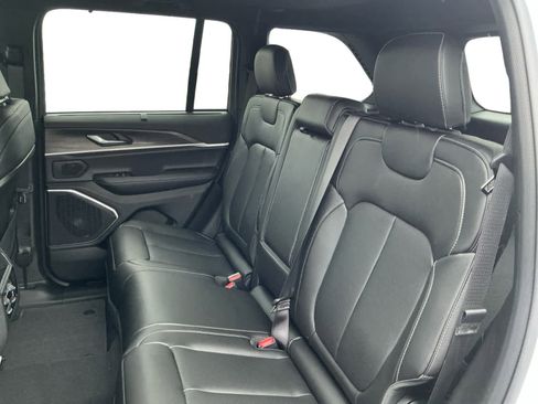 New 2025 Jeep Grand Cherokee Limited w/ Luxury Tech Group II AWD/4WD image 14